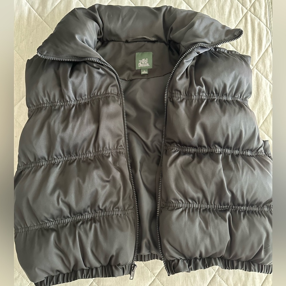 Women’s puffy vest